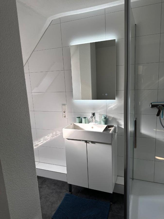 A&V Apartments Gemuetliche Rheinblick Wohnung Apt Daisy Duisburg Exterior foto